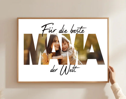 Clean Mockup Breit (Mit Hand) TeeInBlue